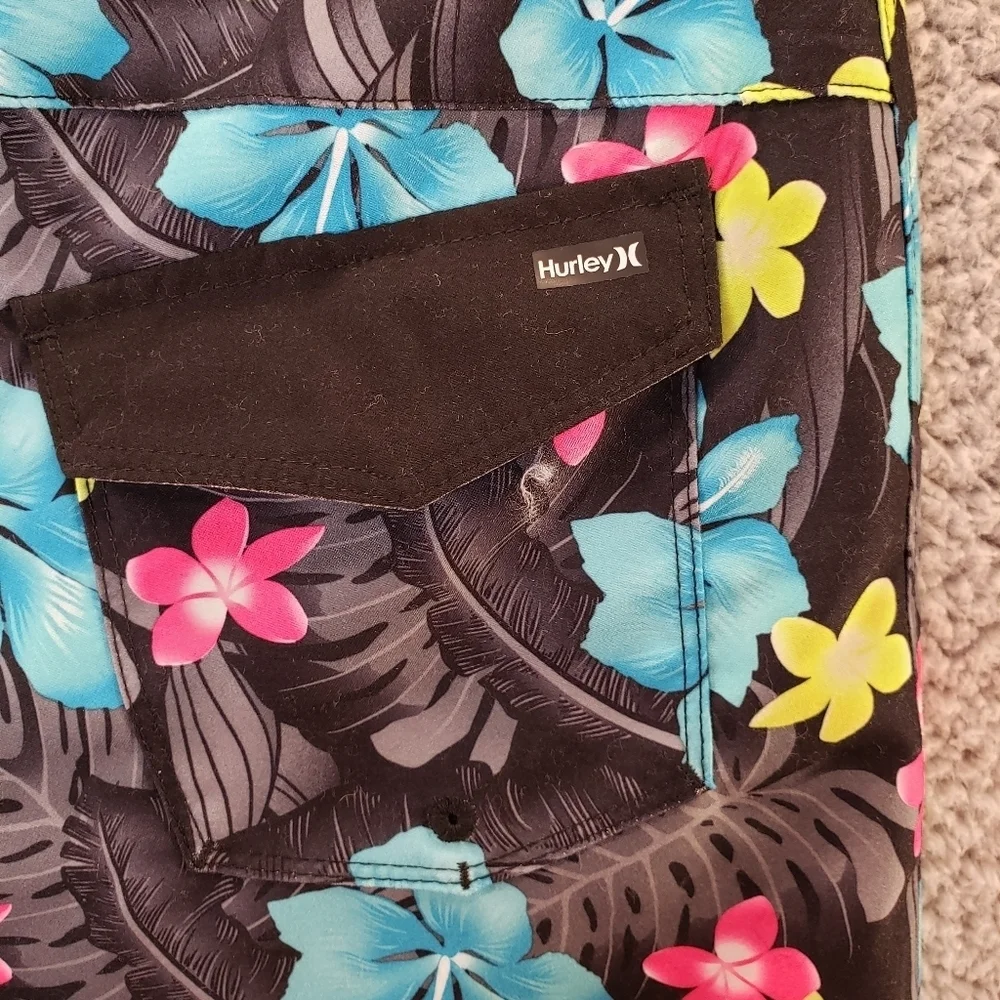Hurley Boys Board Swim Skater summer Trunks Black Hawaiian Flowers Sz 14/27